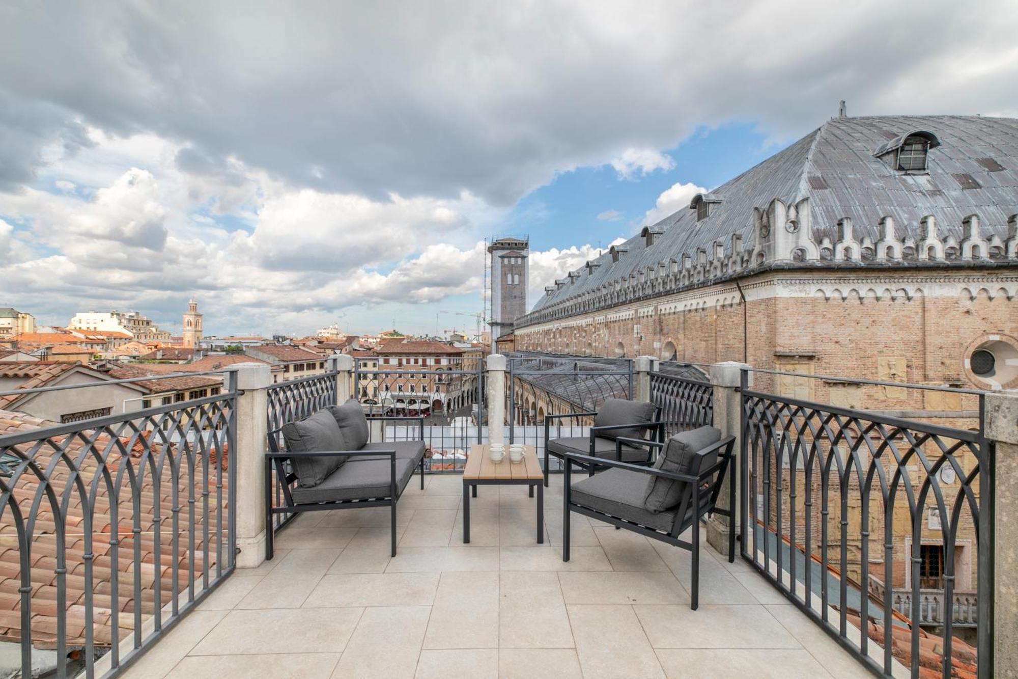 Appartement La Terrazza Sulle Piazze - Centro Storico à Padoue Extérieur photo